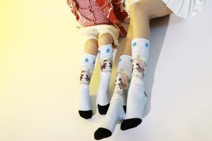 2020 Calcetines lindos personalizados baratos superventas del invierno de la historieta. Calcetines amarillos